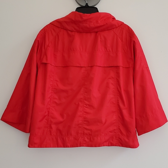 Cropped red raincoat - Picture 2 of 6